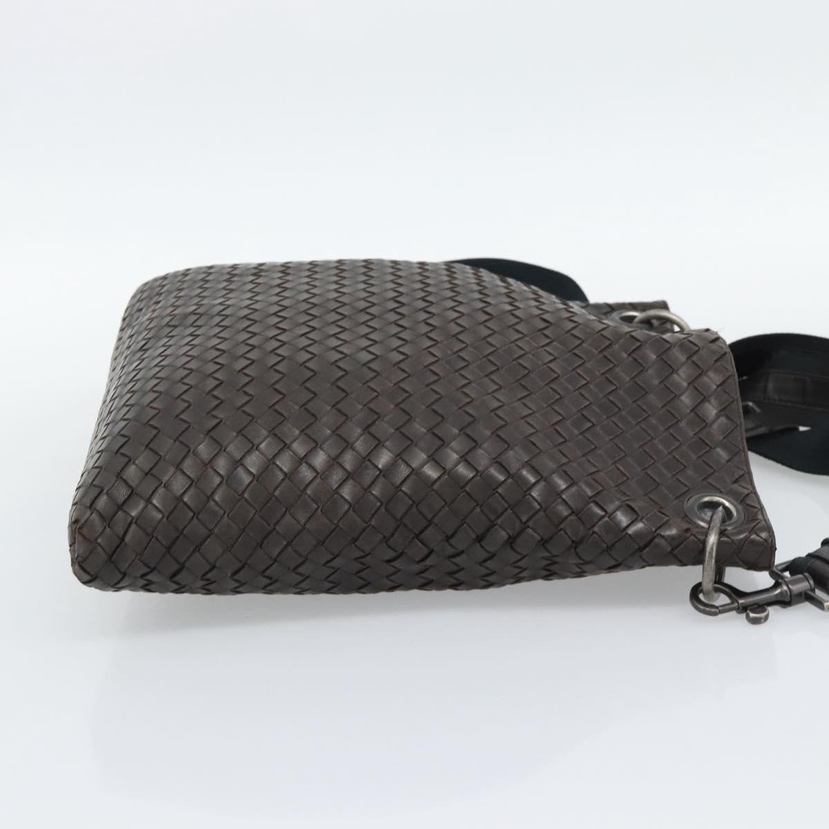 Bottega Veneta Flat Messenger Intrecciato Nappa Medium Bruin