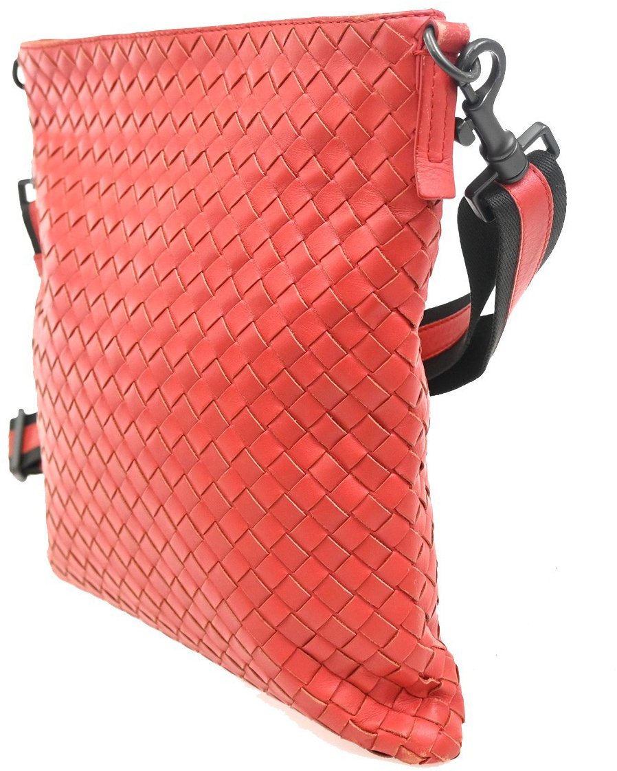 Bottega Veneta Bottega Veneta Flat Messenger Bag Intrecciato Nappa Medium Rood