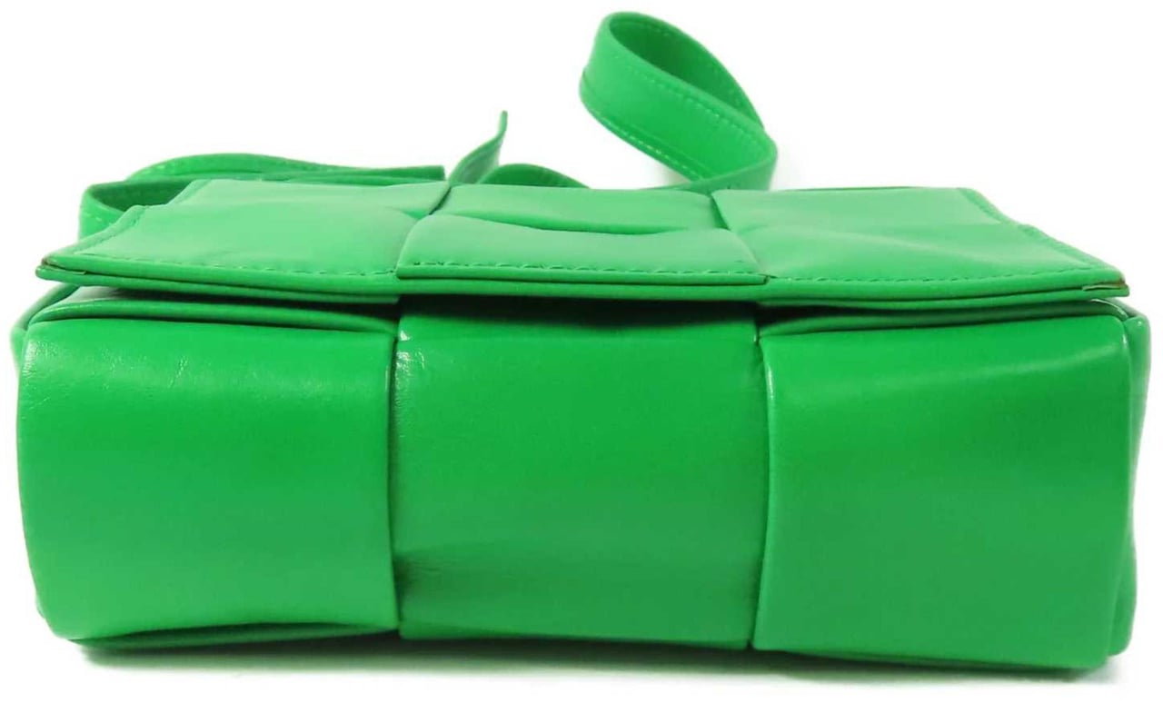 Bottega Veneta Candy Cassette Maxi Intrecciato Leather Mini Groen