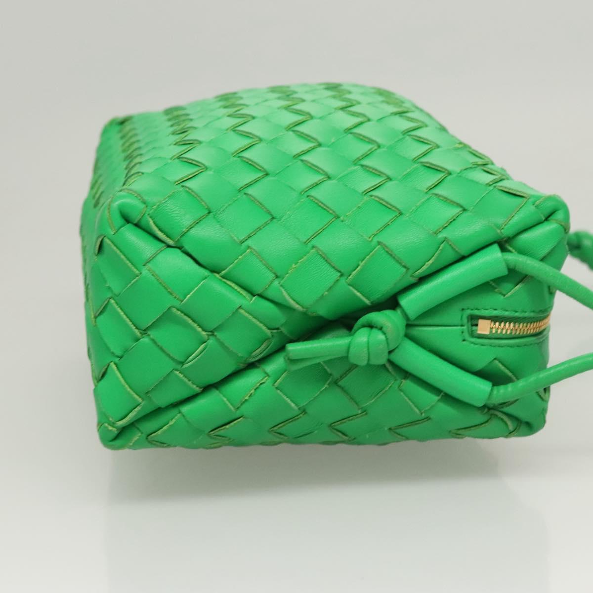 Bottega Veneta Bottega Veneta Loop Crossbody Bag Intrecciato Nappa Small Groen