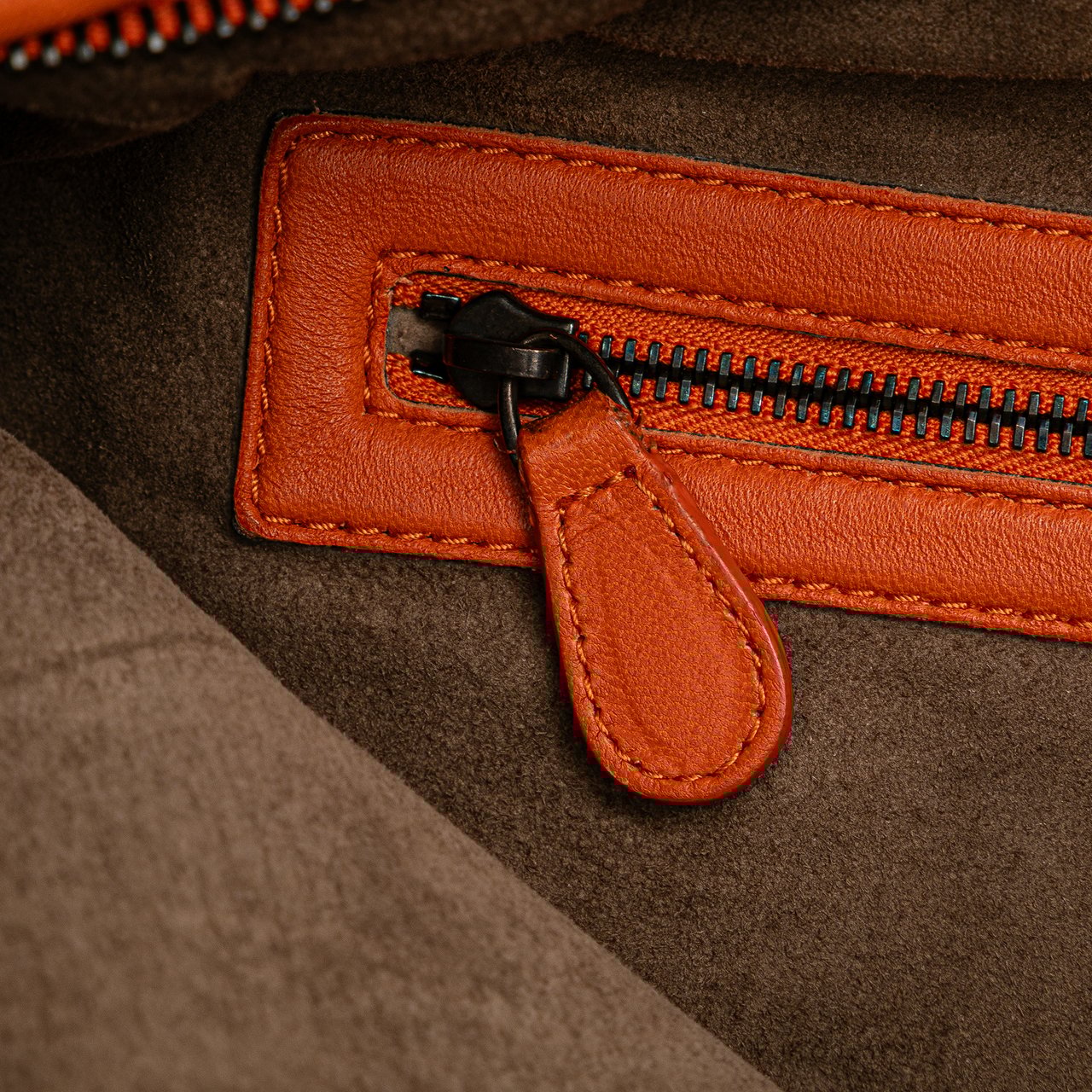 Bottega Veneta Medium Nappa Intrecciato Fuzzy Veneta Hobo Oranje