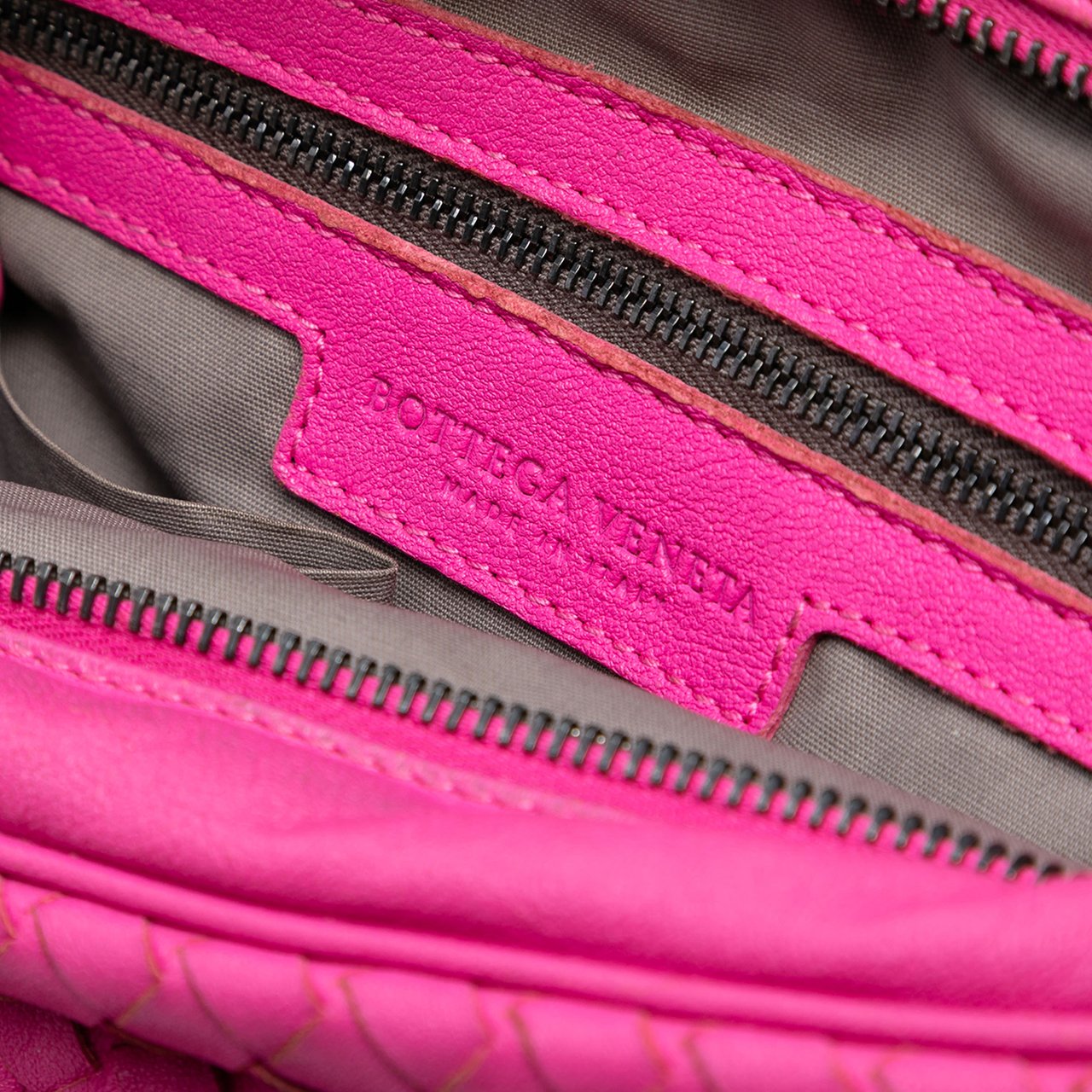 Bottega Veneta Nappa Intrecciato Front Pocket Messenger Bag Roze