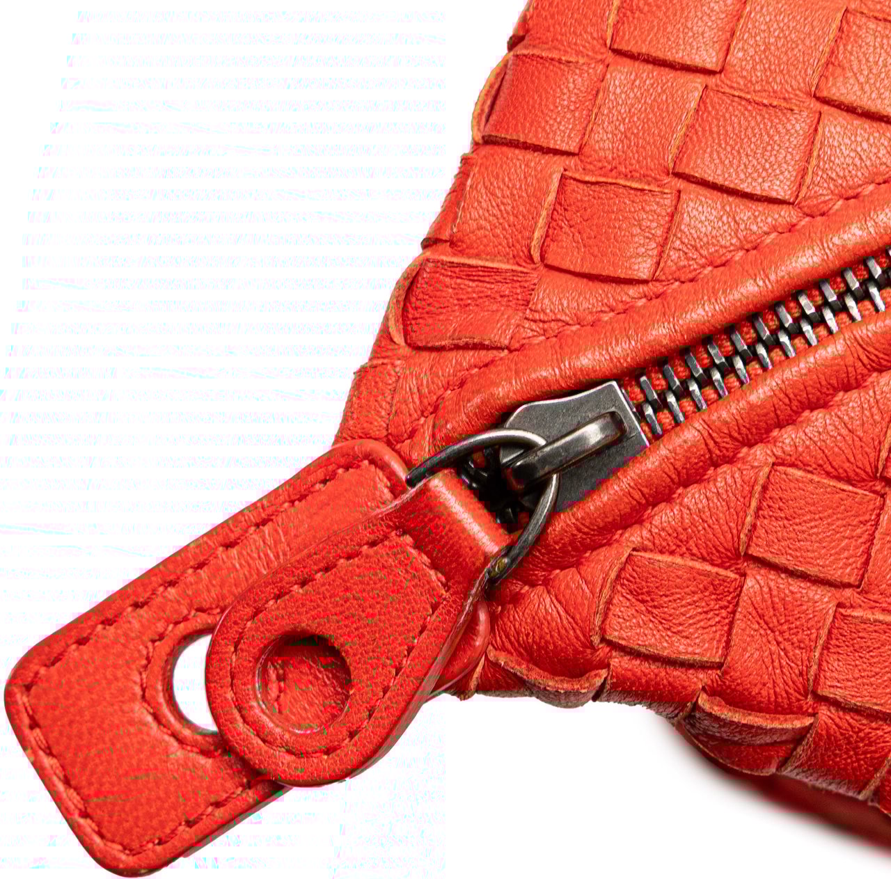 Bottega Veneta Nappa Intrecciato Montaigne Shoulder Bag Rood