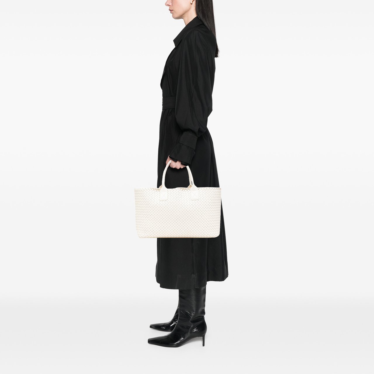 Bottega Veneta Medium Lambskin Intreccio Cabat Tote Wit