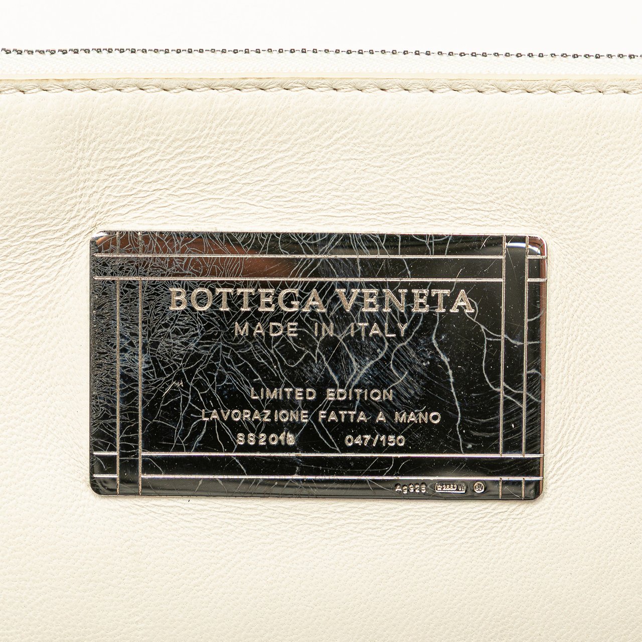 Bottega Veneta Medium Lambskin Intreccio Cabat Tote Wit