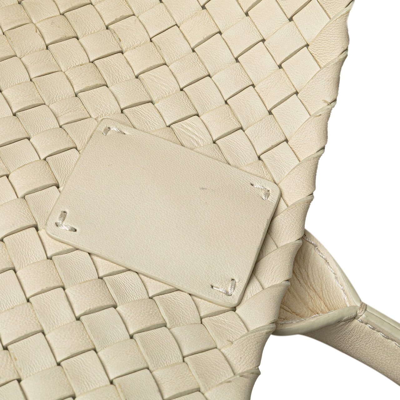 Bottega Veneta Medium Lambskin Intreccio Cabat Tote Wit