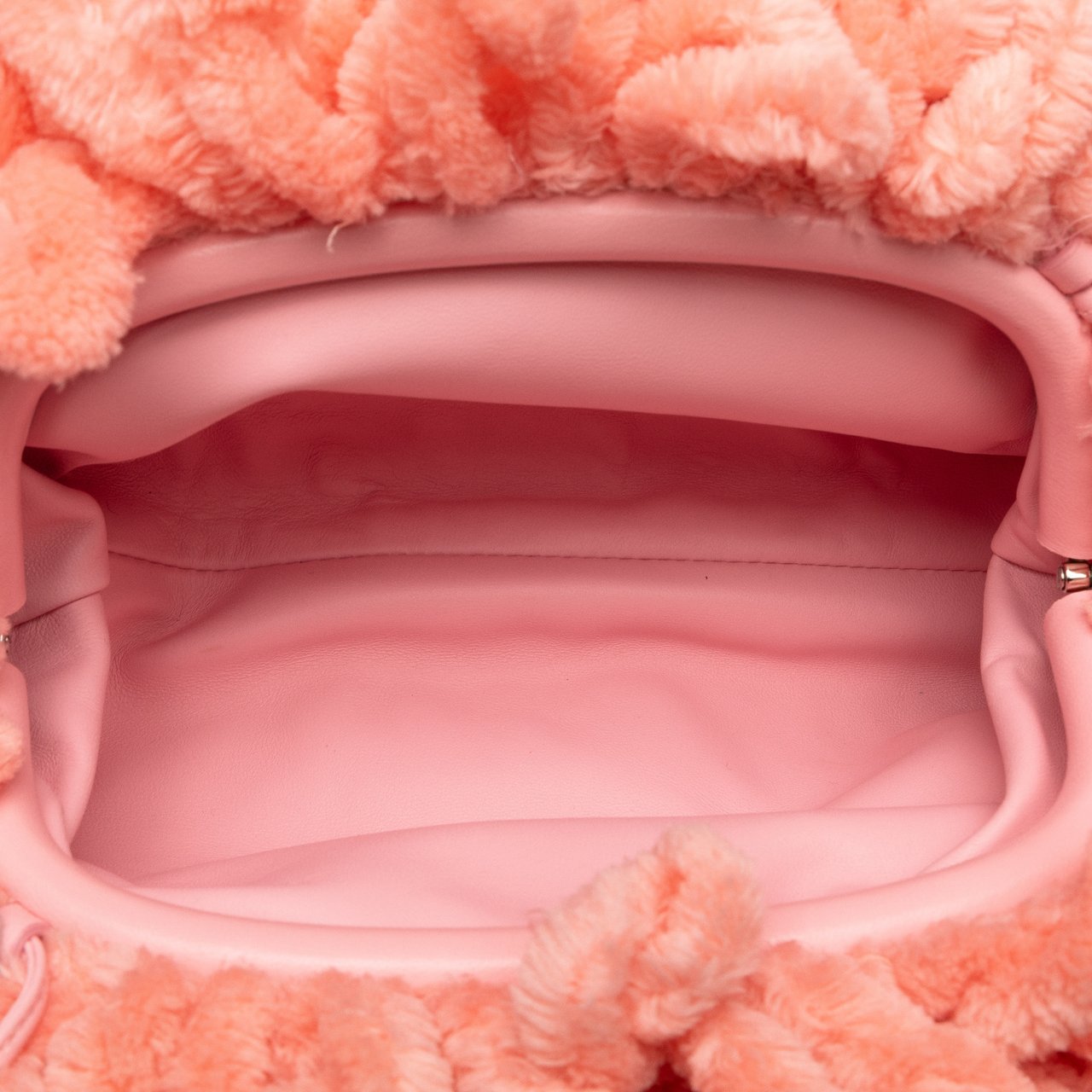 Bottega Veneta Chenille The Mini Pouch Crossbody Roze