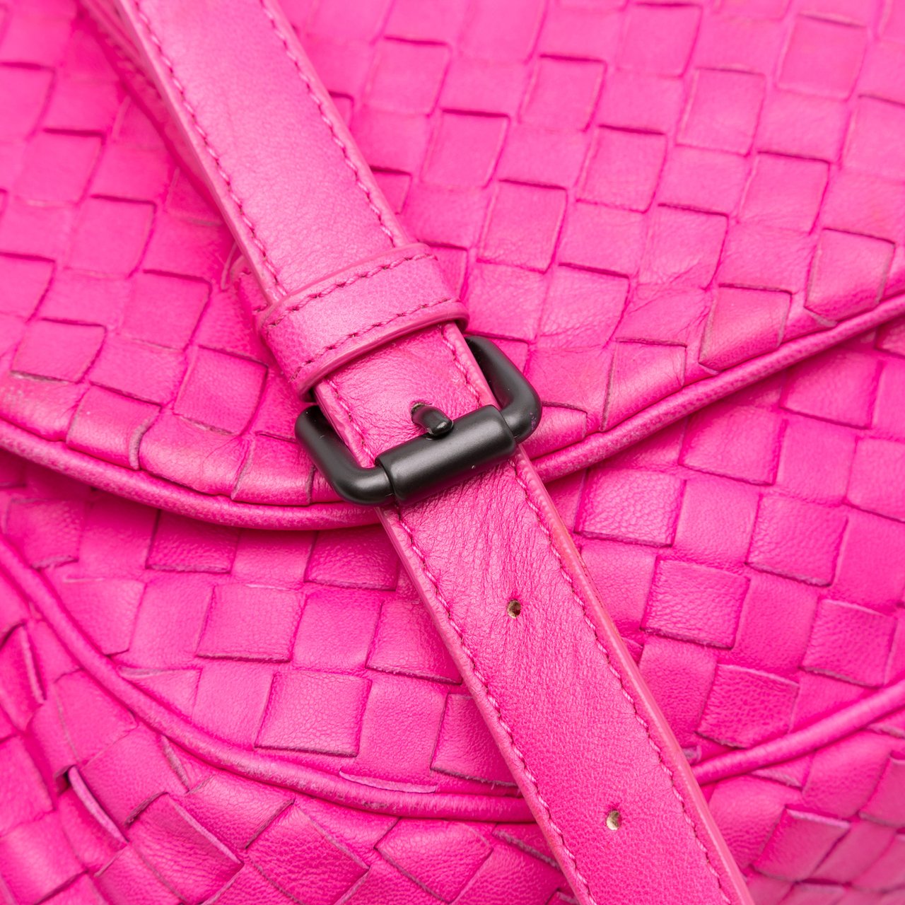 Bottega Veneta Nappa Intrecciato Flap Crossbody Roze