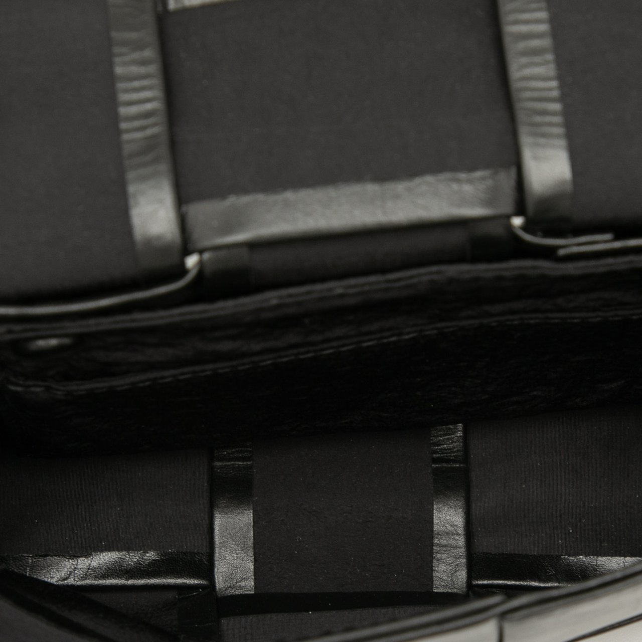 Bottega Veneta Candy Paper Calfskin Intrecciato Cassette Crossbody Zwart