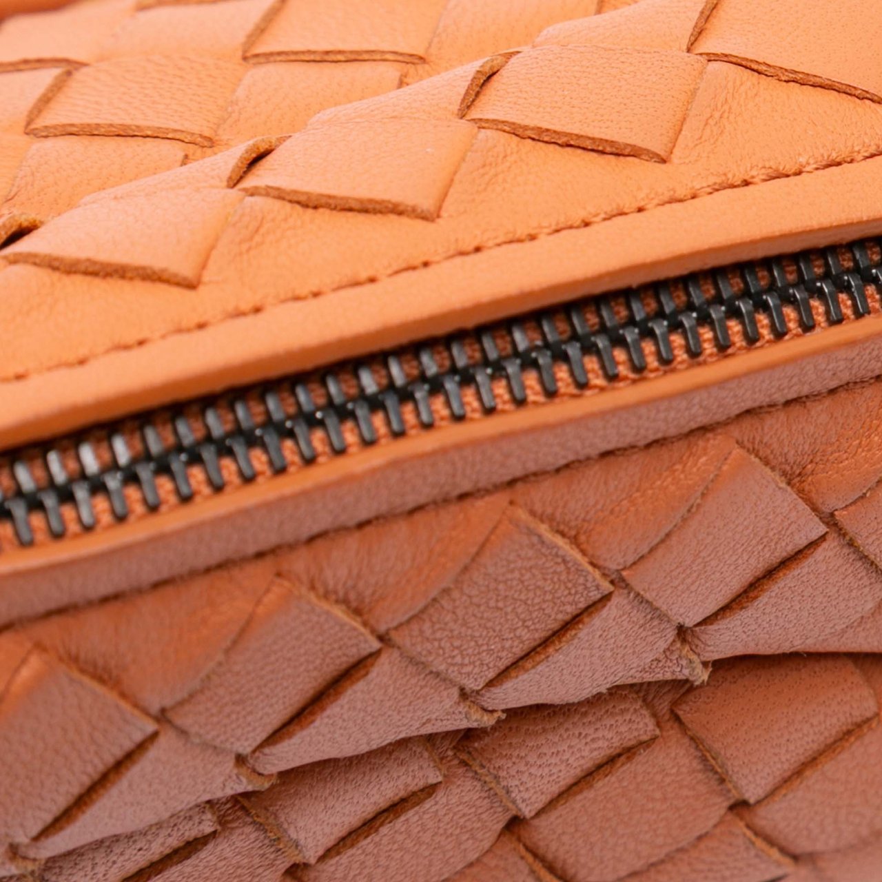 Bottega Veneta Mini Nappa Intrecciato Expandable Chain Crossbody Oranje
