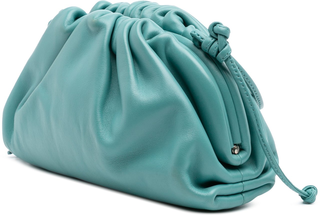 Bottega Veneta Lambskin The Mini Pouch Crossbody Blauw