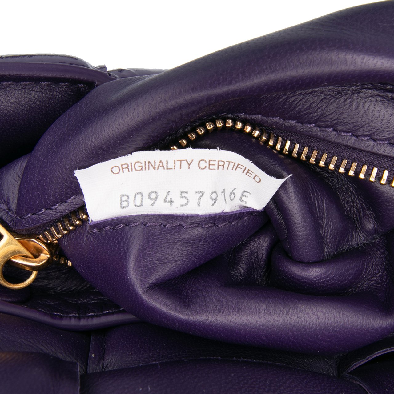 Bottega Veneta Textured Deerskin Intrecciato Padded Cassette Crossbody Paars