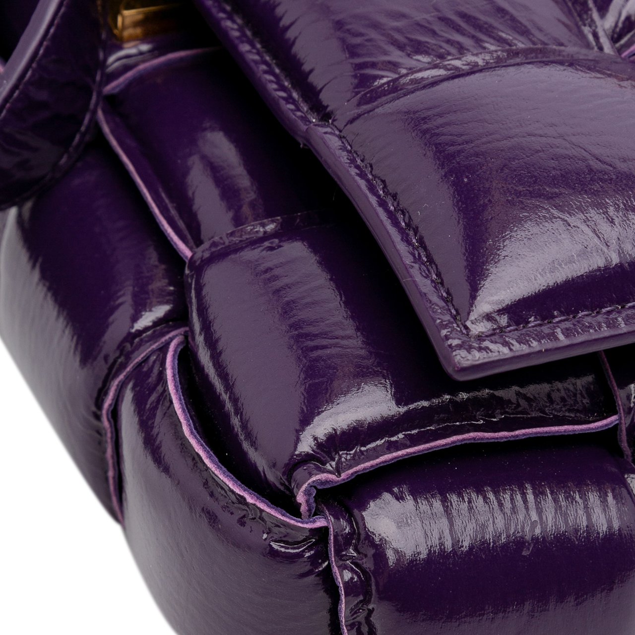 Bottega Veneta Textured Deerskin Intrecciato Padded Cassette Crossbody Paars