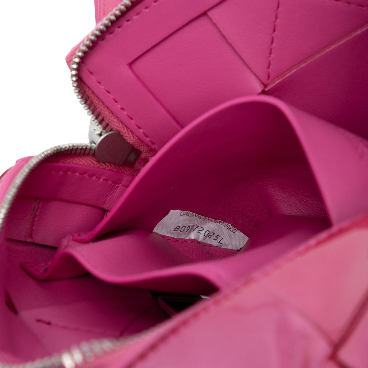 Bottega Veneta Patent Intrecciato Cassette Clutch Roze