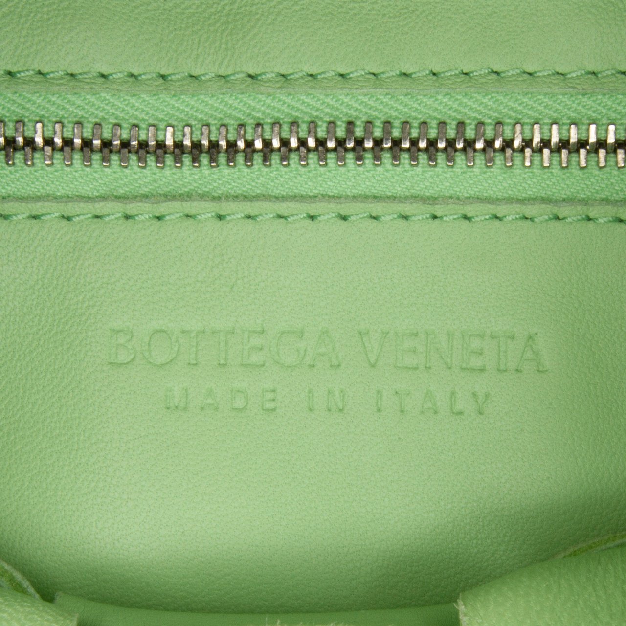 Bottega Veneta Nappa Intrecciato Cassette Crossbody Groen