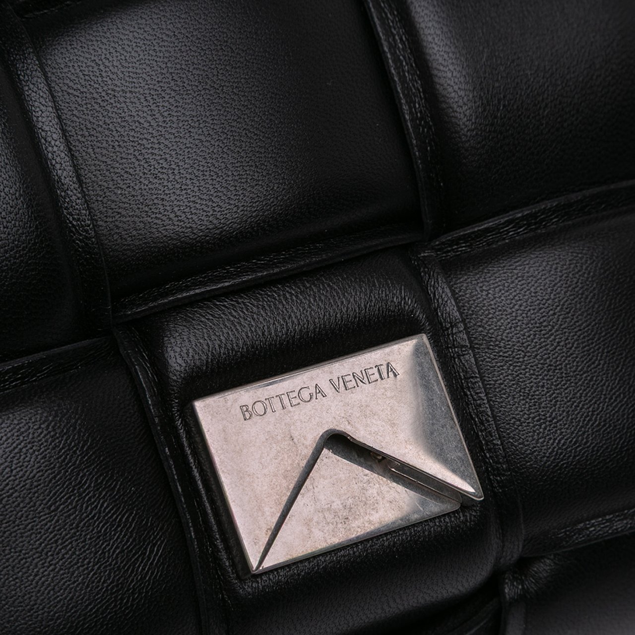 Bottega Veneta Nappa Intrecciato Padded Chain Cassette Satchel Zwart