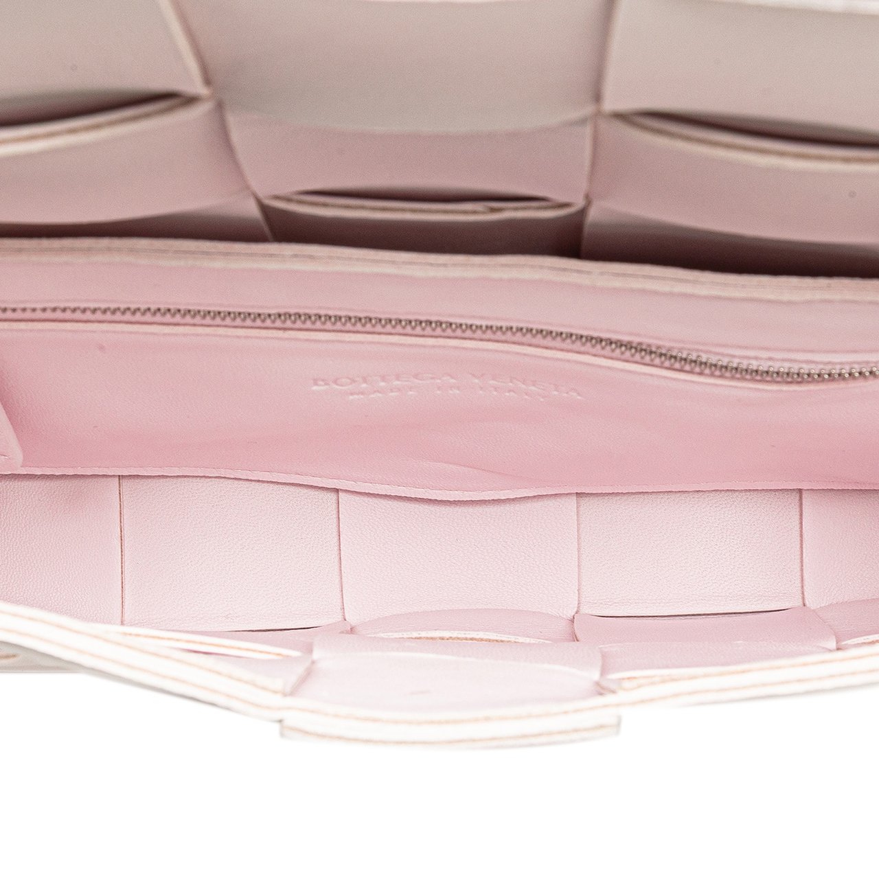 Bottega Veneta Nappa Intrecciato Cassette Crossbody Roze