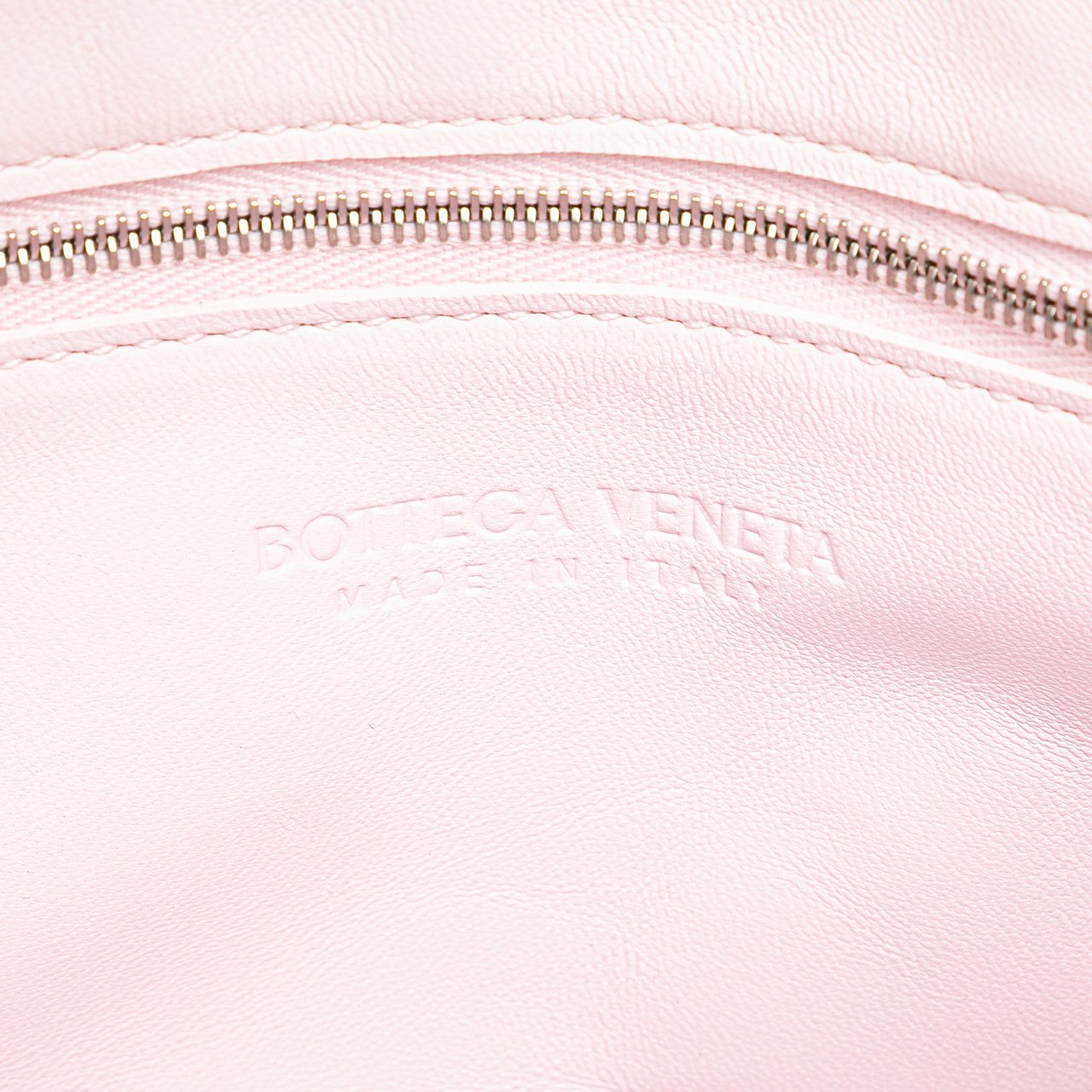 Bottega Veneta Nappa Intrecciato Cassette Crossbody Roze