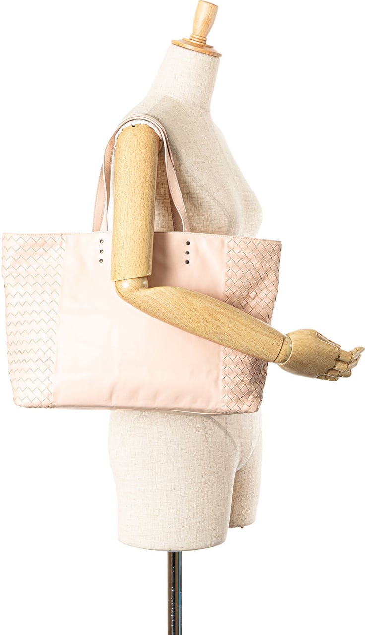 Bottega Veneta Leather Intrecciato Tote Roze