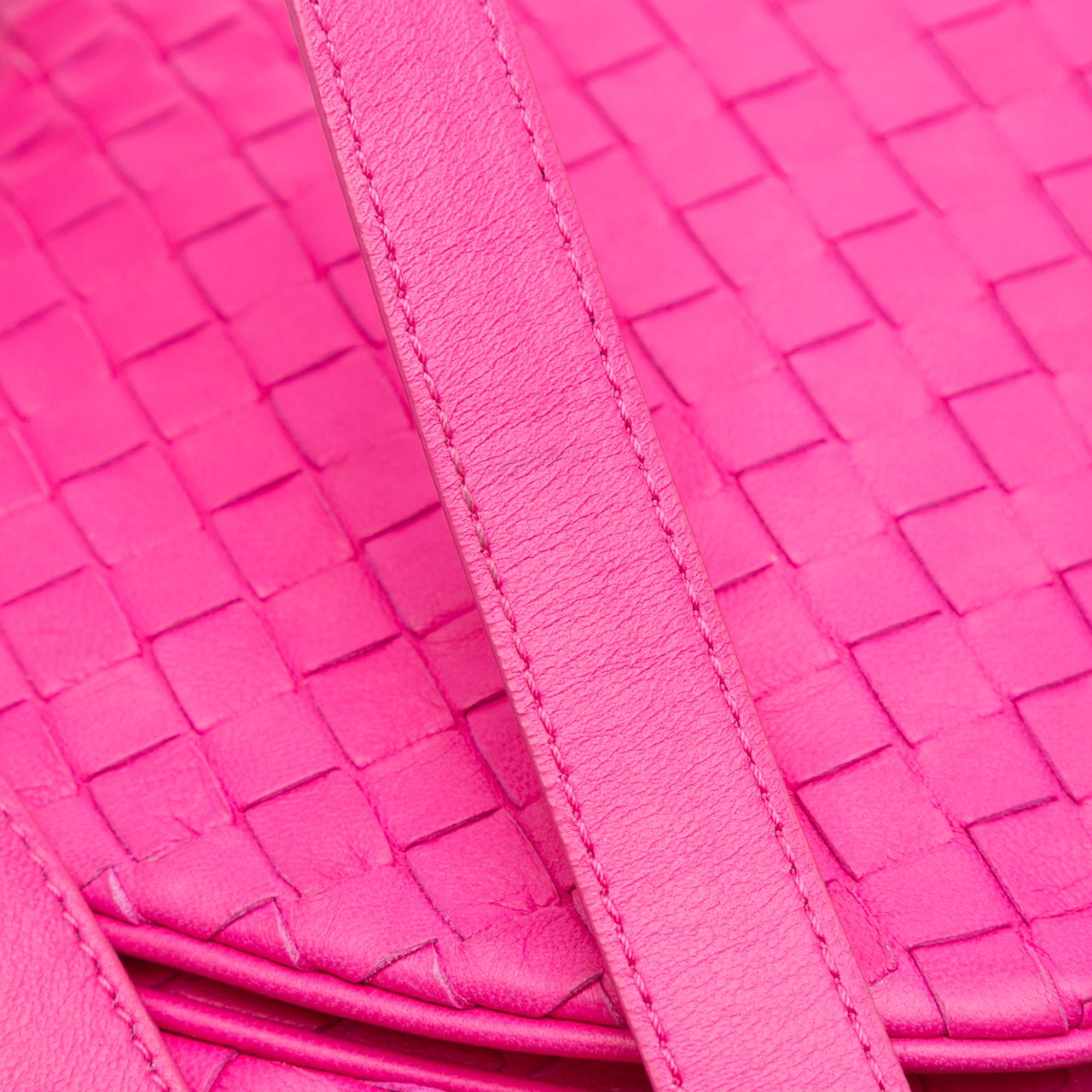 Bottega Veneta Nappa Intrecciato Flap Crossbody Roze