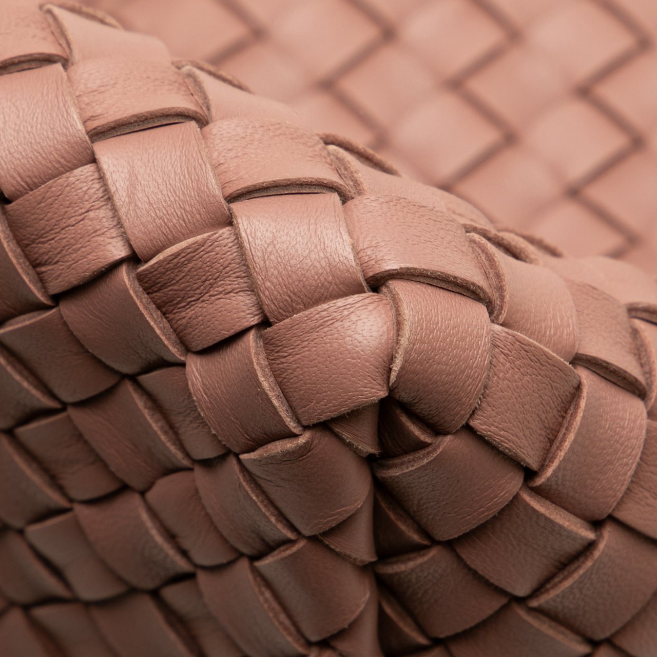 Bottega Veneta Medium Lambskin Intreccio Cabat Tote Roze