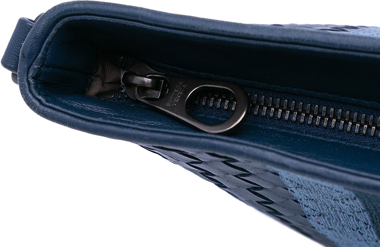 Bottega Veneta Leather Intrecciato Crossbody Blauw