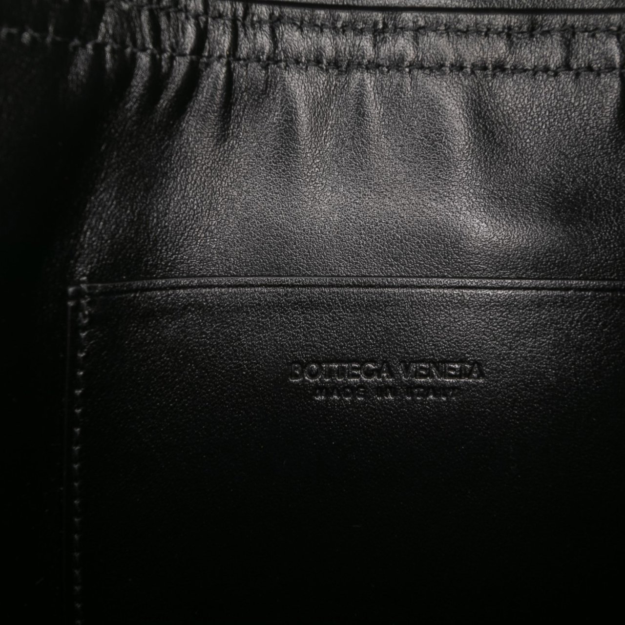 Bottega Veneta Calfskin Intrecciato Solstice Phone Pouch Zwart