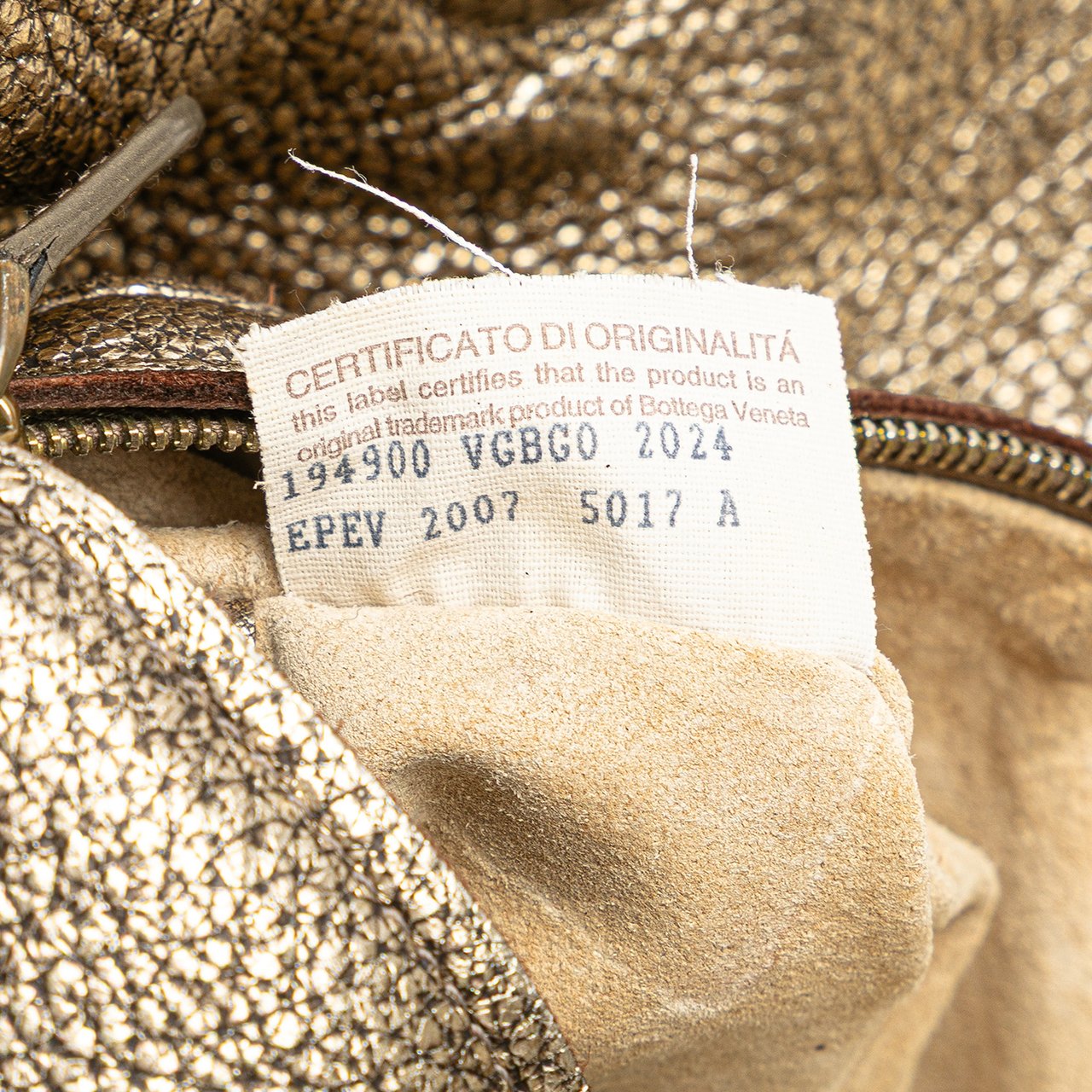 Bottega Veneta Small Metallic Intrecciato Trimmed Cervo Bucket Bag Goud