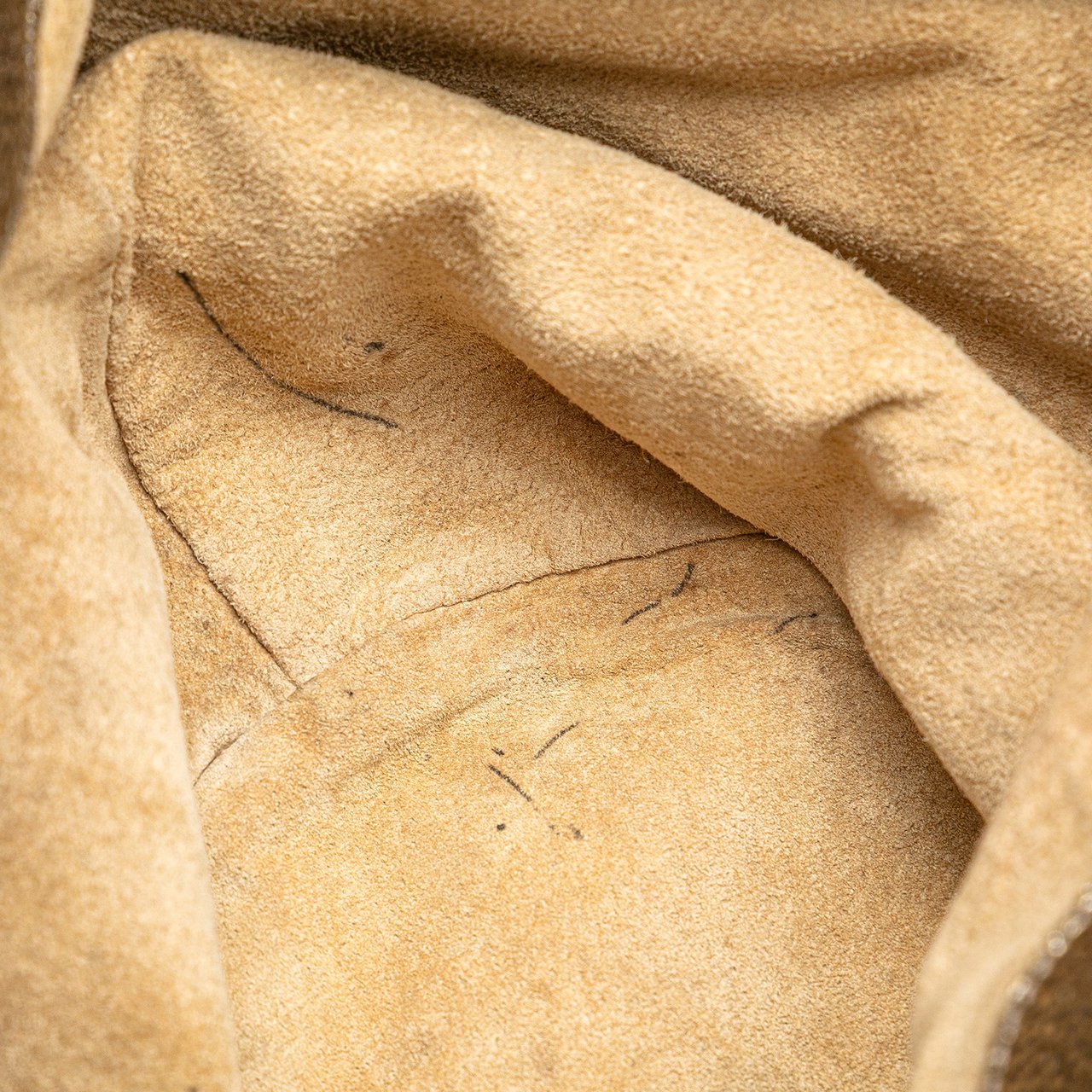 Bottega Veneta Small Metallic Intrecciato Trimmed Cervo Bucket Bag Goud