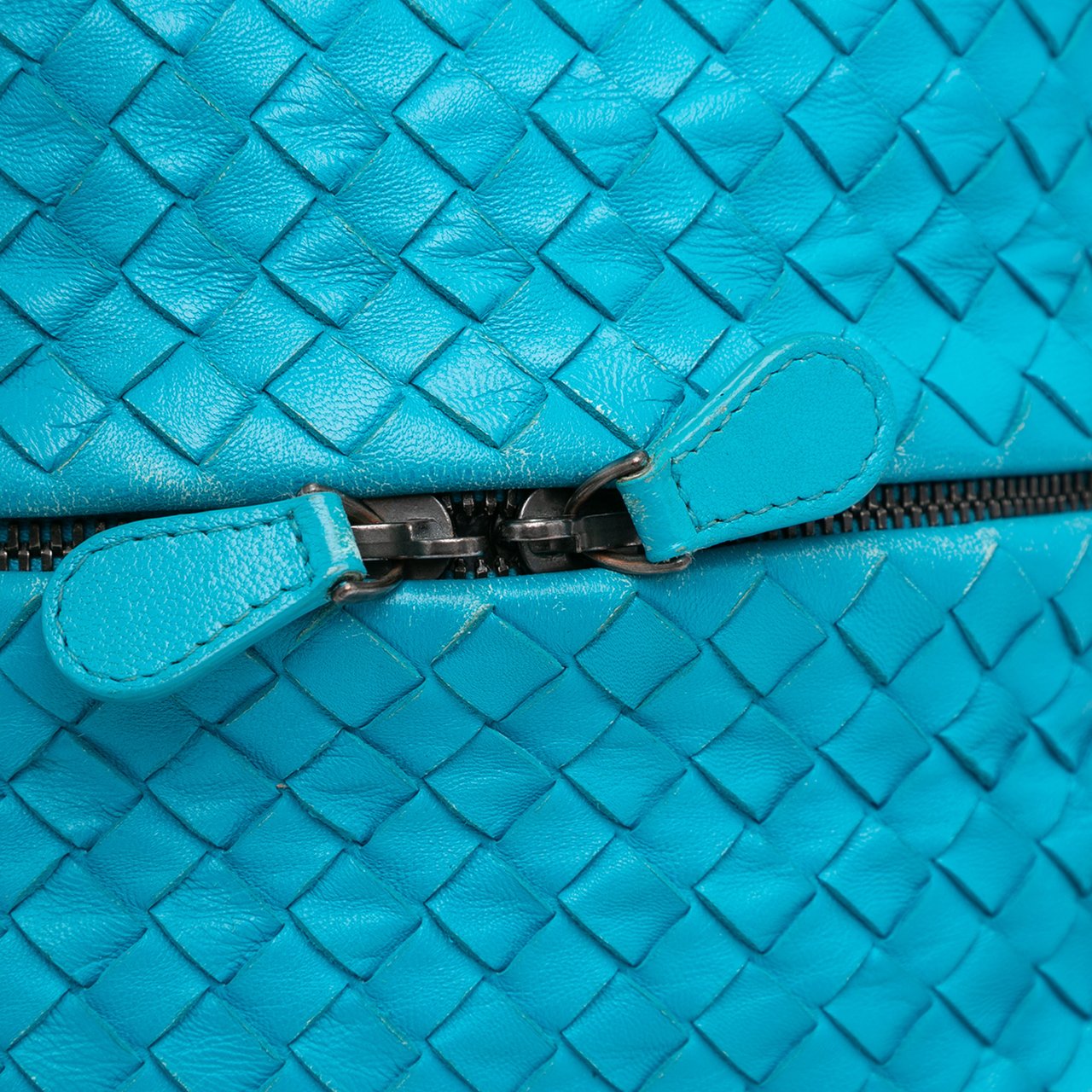 Bottega Veneta Nappa Intrecciato Cube Crossbody Blauw