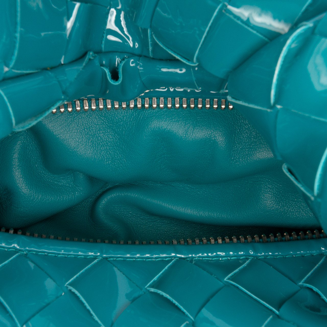 Bottega Veneta Mini Patent Intrecciato Jodie Blauw