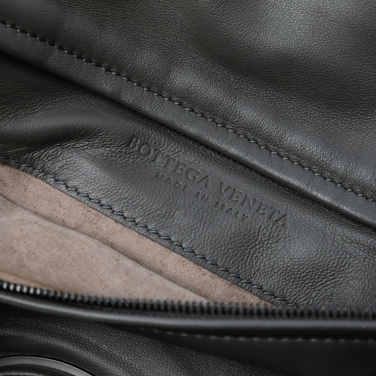 Bottega Veneta Nappa Intrecciato Turn Lock Clutch Zwart