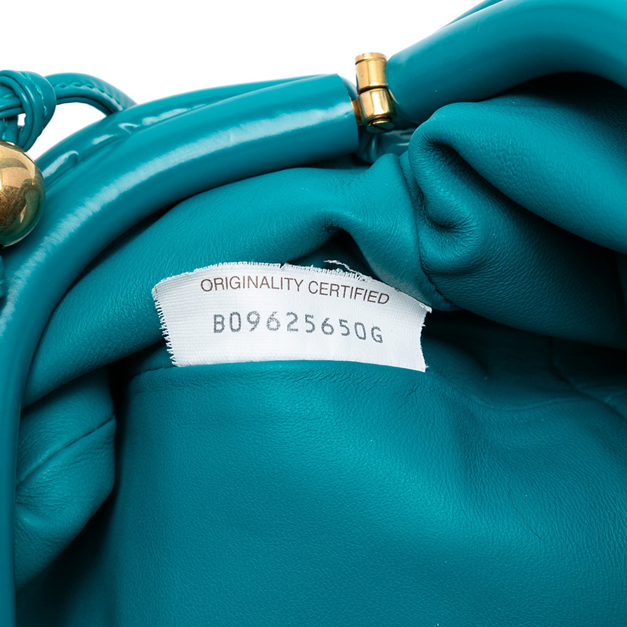 Bottega Veneta Patent Beaded Strap The Mini Pouch Crossbody Blauw