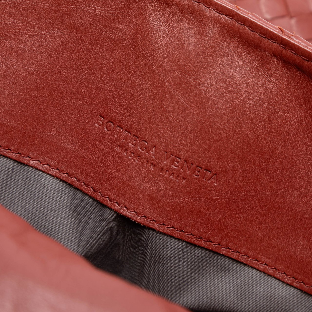 Bottega Veneta Nappa Intrecciato Flap Crossbody Rood