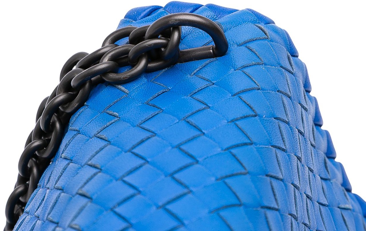 Bottega Veneta Medium Nappa Intrecciato Olimpia Crossbody Blauw