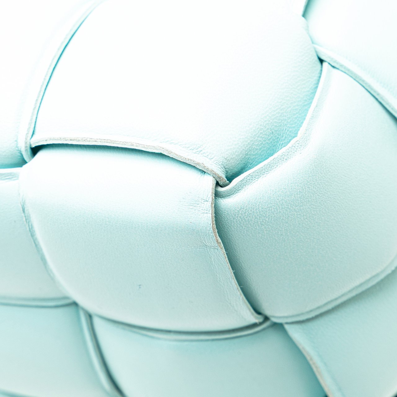 Bottega Veneta Large Lambskin Intreccio Padded Tote Blauw