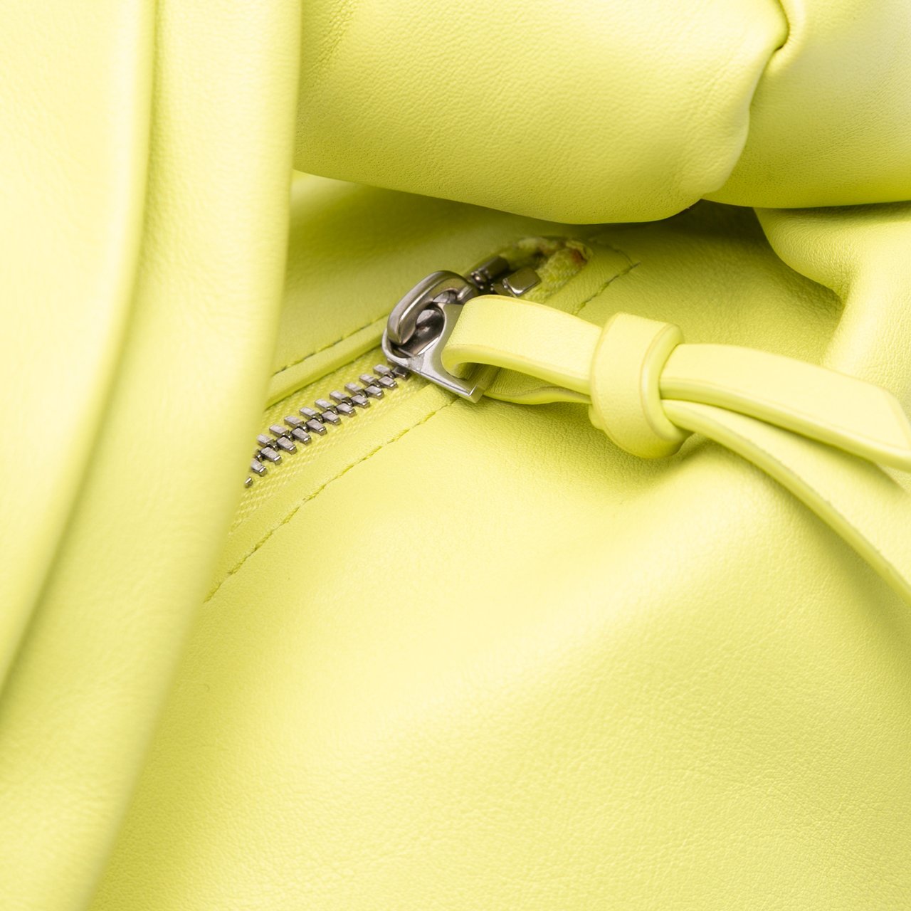 Bottega Veneta Mini Calfskin Double Knot Groen