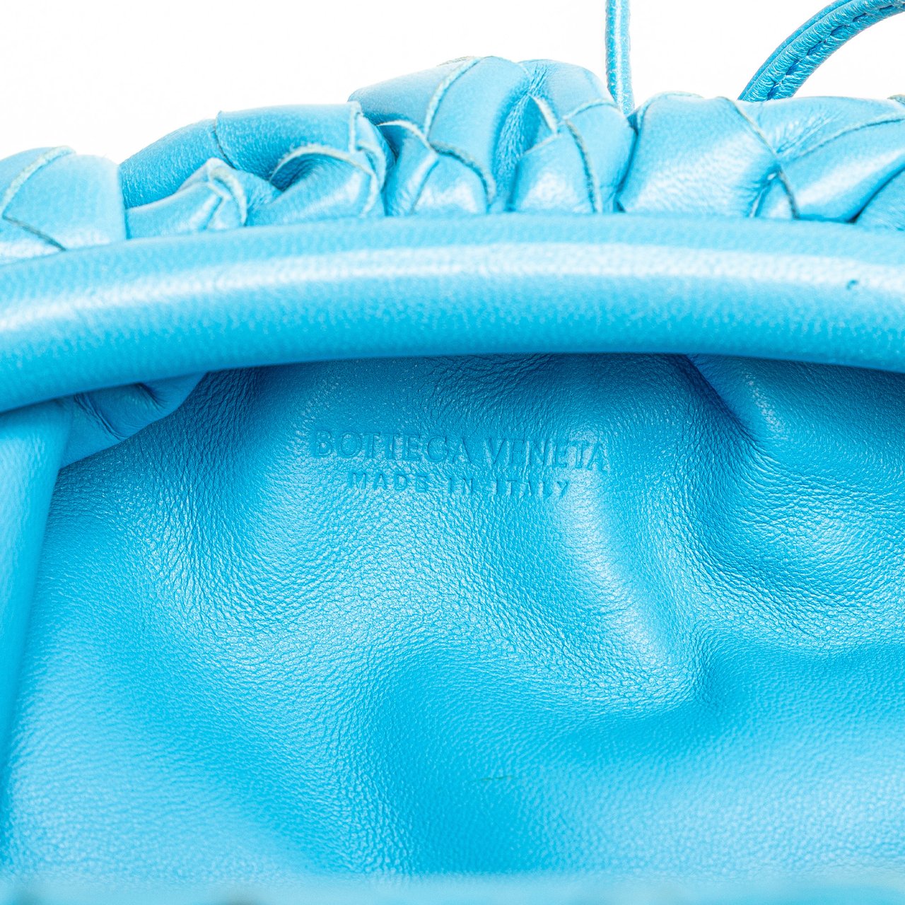 Bottega Veneta Nappa Intrecciato The Mini Pouch Crossbody Blauw