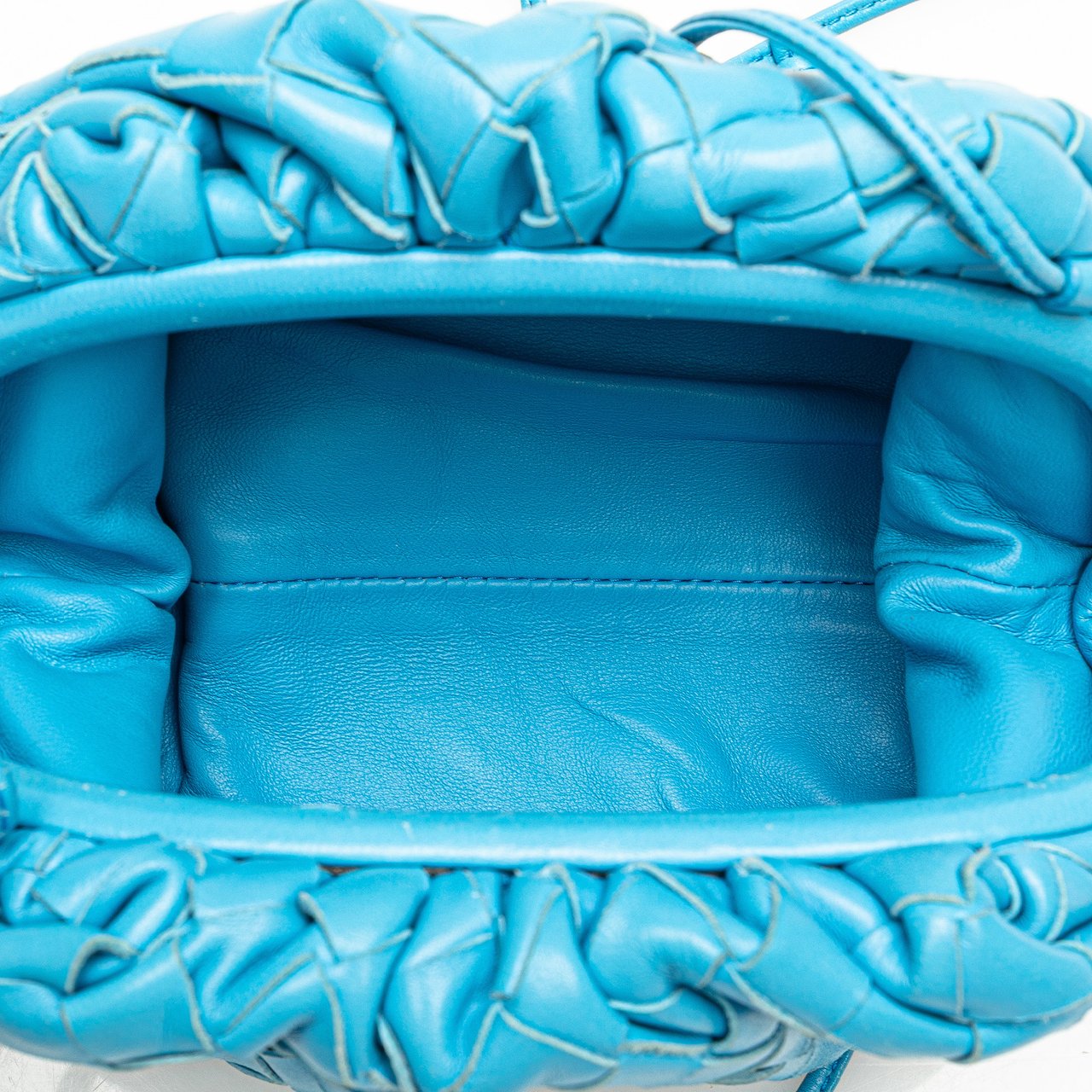 Bottega Veneta Nappa Intrecciato The Mini Pouch Crossbody Blauw