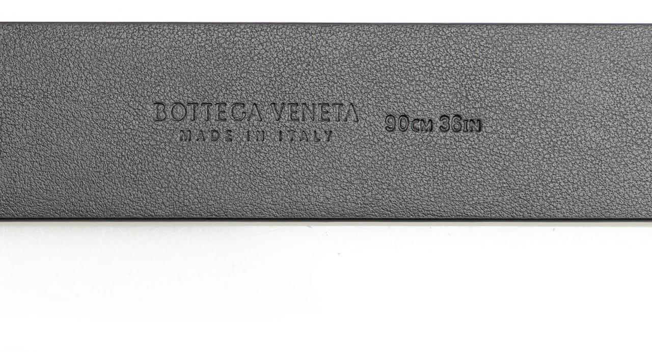 Bottega Veneta Paper Calfskin Intrecciato Cassette Belt Bag Zwart