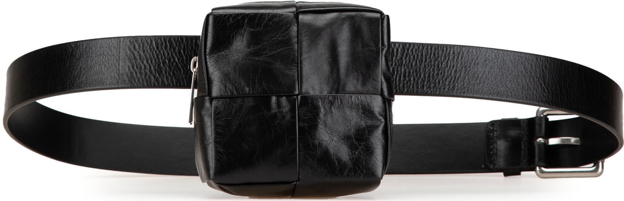 Bottega Veneta Paper Calfskin Intrecciato Cassette Belt Bag Zwart