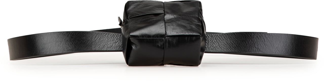 Bottega Veneta Paper Calfskin Intrecciato Cassette Belt Bag Zwart