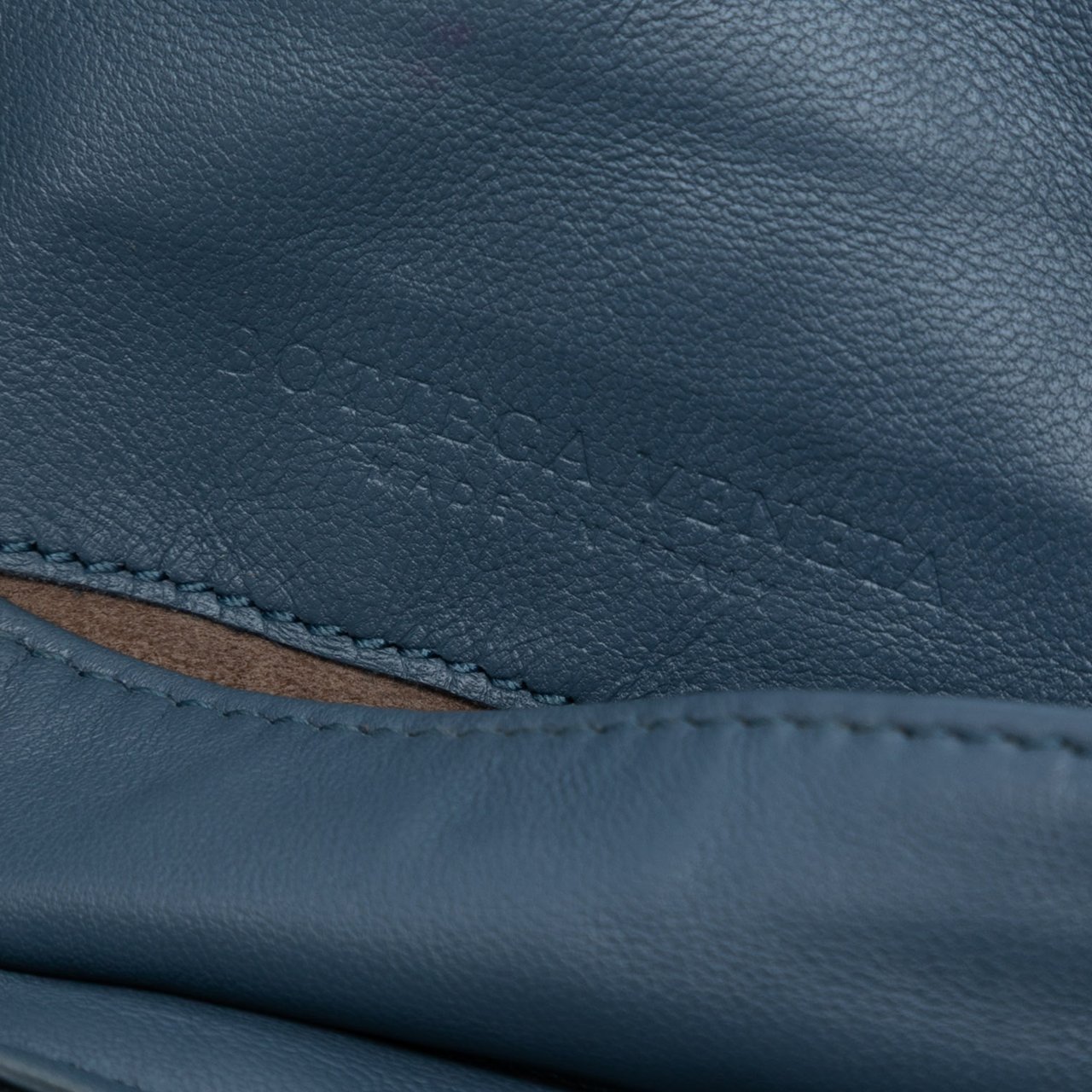 Bottega Veneta Mini Nappa Intrecciato Expandable Chain Crossbody Blauw