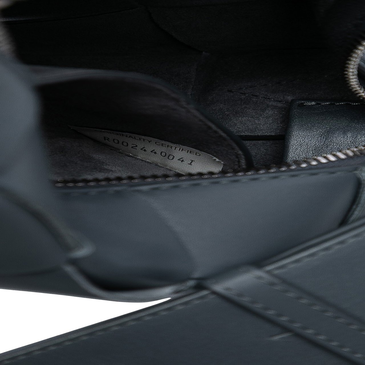 Bottega Veneta Small Lambskin Intrecciato Brick Cassette Grijs