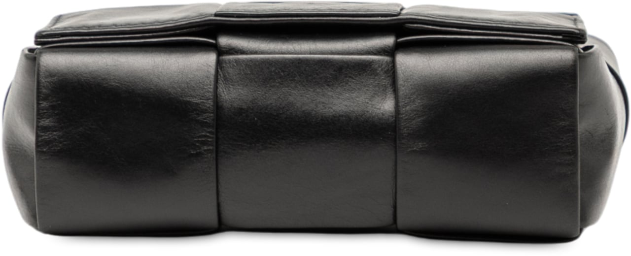 Bottega Veneta Candy Paper Calfskin Intrecciato Cassette Crossbody Zwart