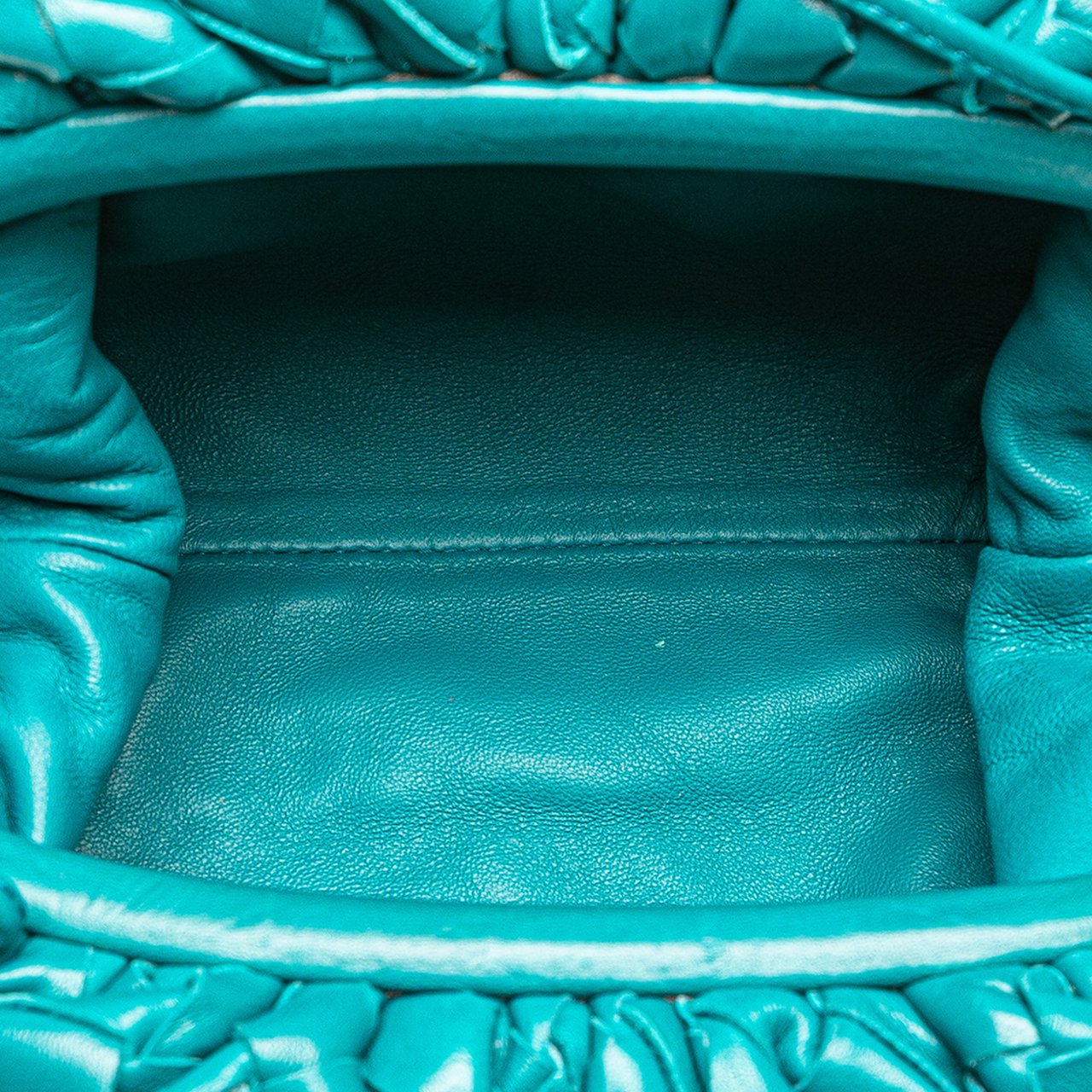 Bottega Veneta Nappa Intrecciato The Mini Pouch Blauw