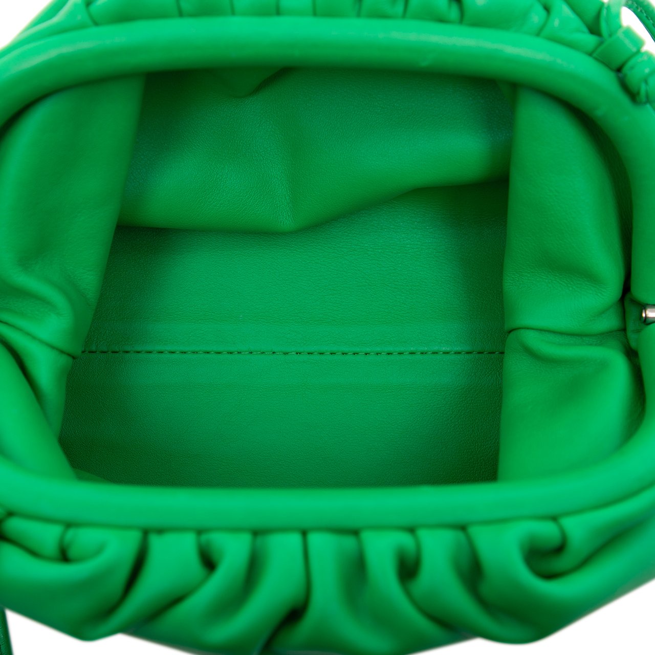 Bottega Veneta Lambskin The Mini Pouch Crossbody Groen
