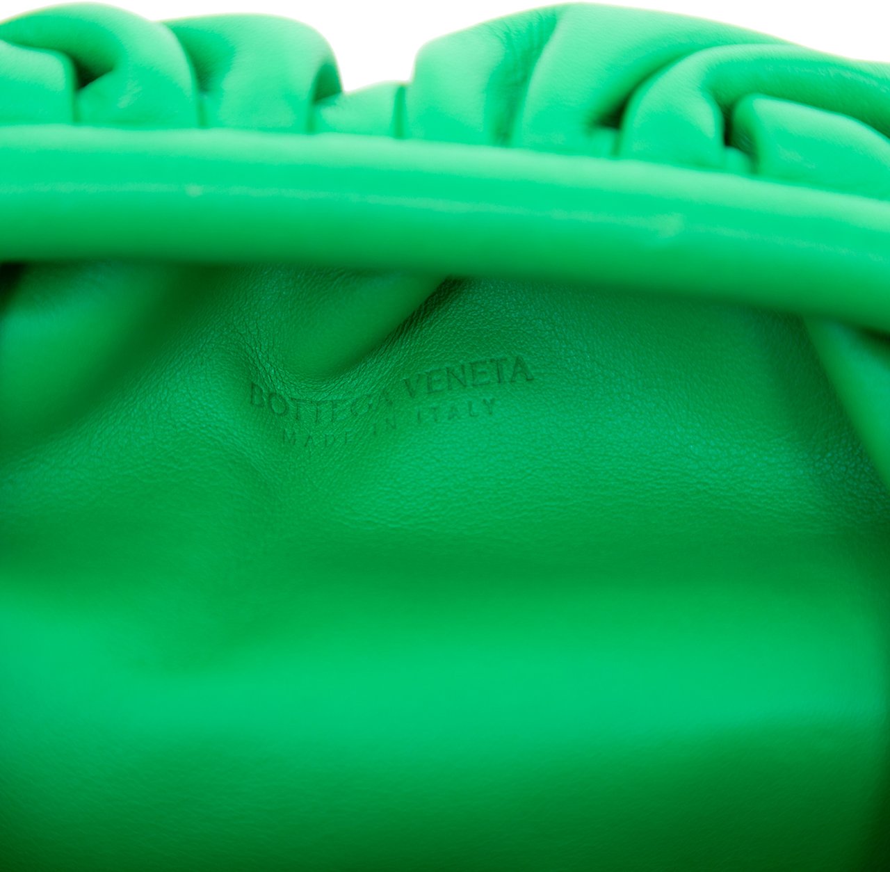 Bottega Veneta Lambskin The Mini Pouch Crossbody Groen