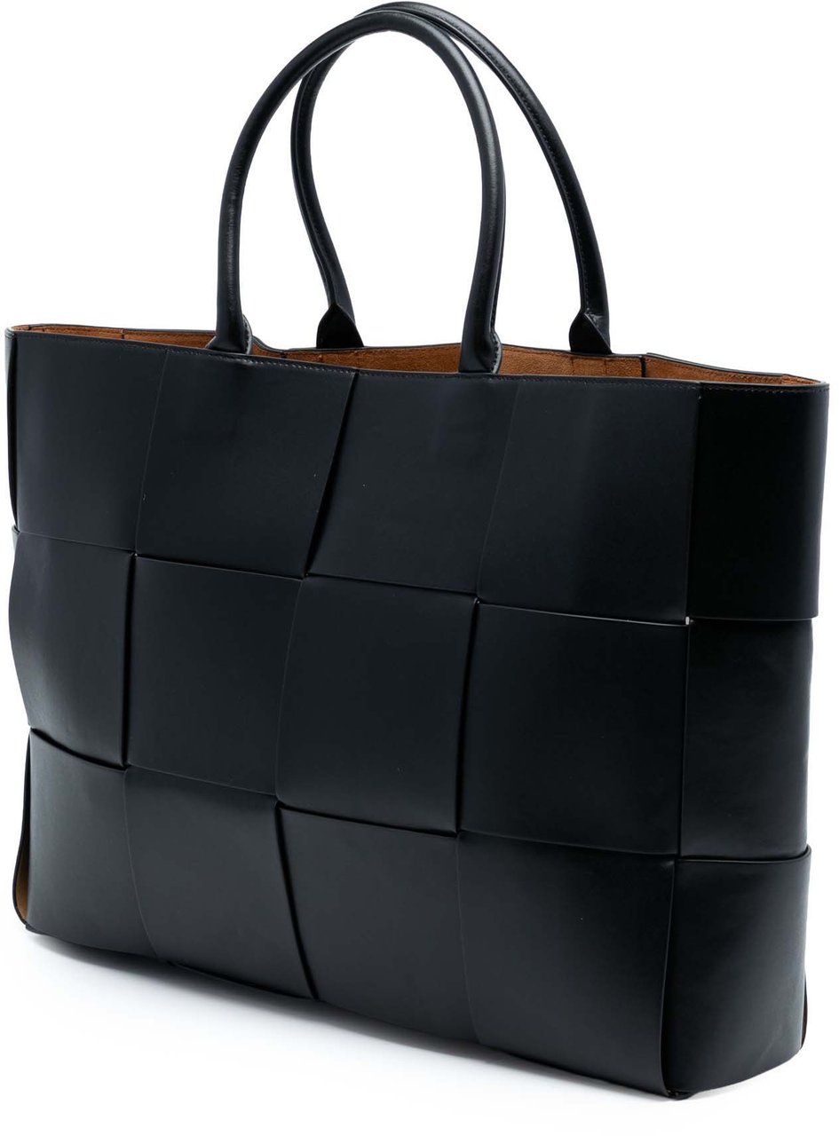 Bottega Veneta Large Lambskin Maxi Intrecciato Arco Tote Zwart