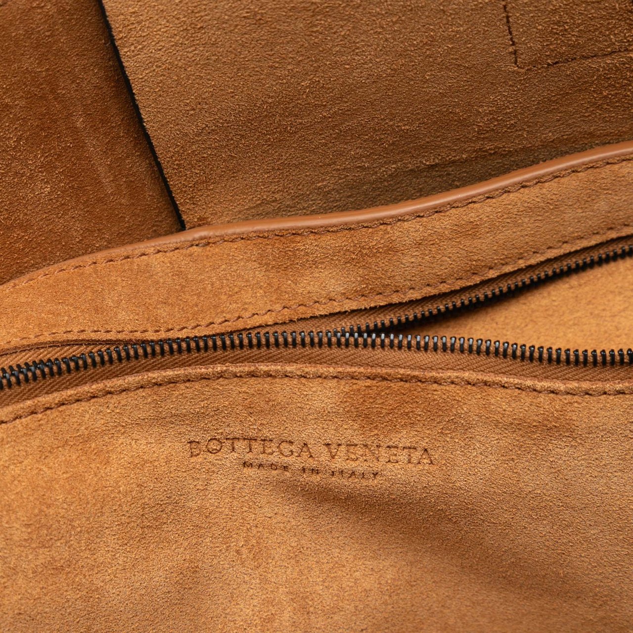 Bottega Veneta Large Lambskin Maxi Intrecciato Arco Tote Zwart